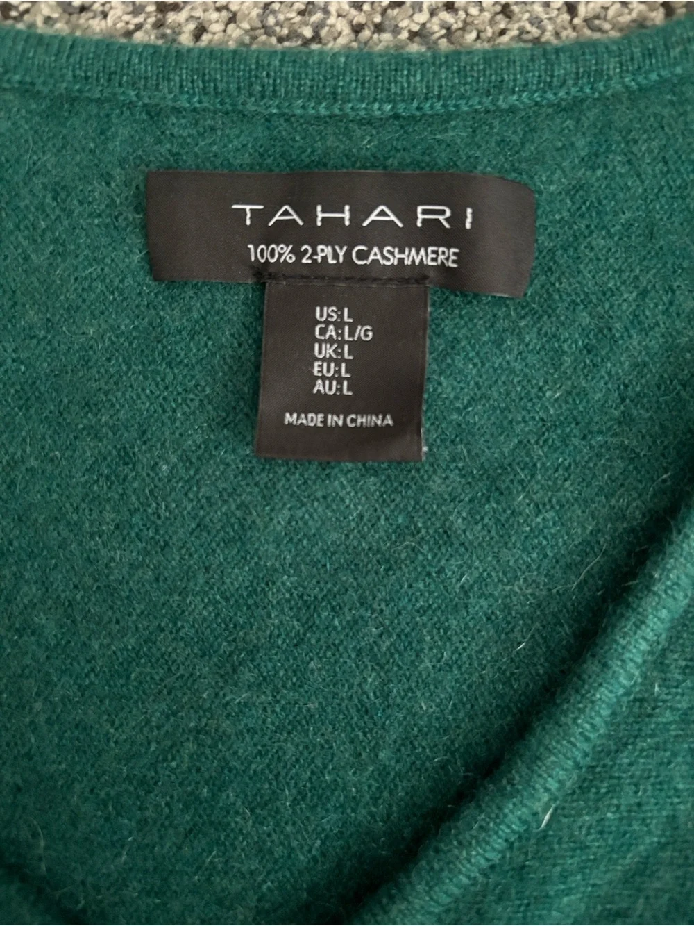 Tahari Emerald Green Cashmere V-Neck Sweater - Picture 2 of 6